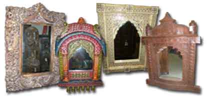 Miroirs peints à la main ou sculpté. Miroirs anciens ou neufs réalisés grâce aux techniques artisanales indiennes.